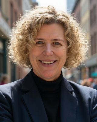 Photo of Elizabeth Selph, Licensed Clinical Professional Counselor, MBA, MA, LCPC