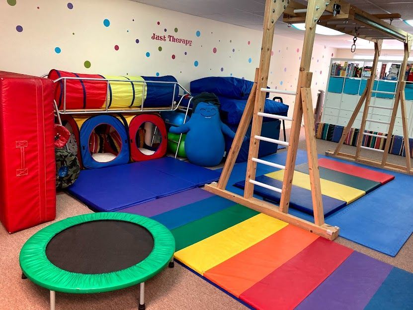 Amazon.com: Blending Play Therapy with Cognitive Behavioral