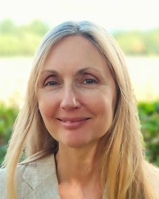 Photo of Saskia Stenson, Psychotherapist, MSc, MBACP