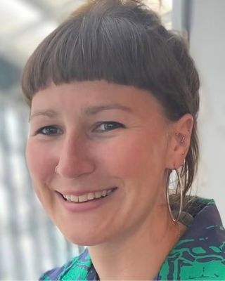 Photo of Anna Jay-Turnbull, Psychotherapist, MA, HCPC-Art Therap.