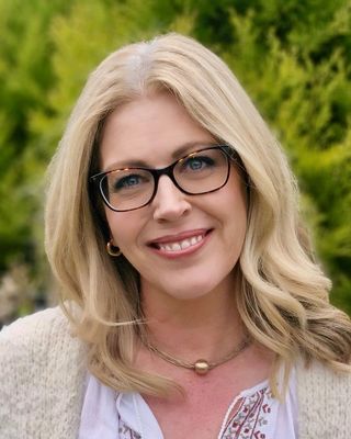Photo of Lisa Murphy, Psychotherapist, MSc, Pre-Accredited Member IACP