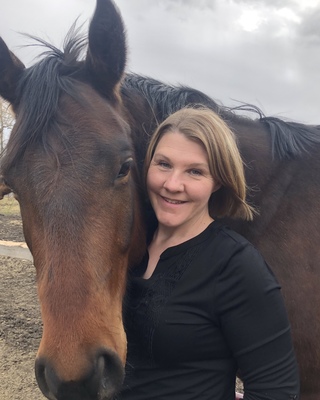 Photo of Katherine Stolson, Psychologist in Didsbury, AB