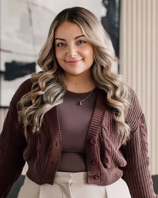 Photo of Julia Mazzotta . Thriving In Your Twenties - Thirties, Registered Social Worker, MSW, RSW