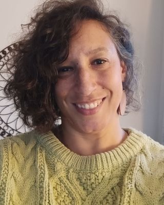 Photo of Julie Landa, Pre-Licensed Professional