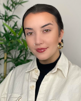 Photo of Xt Belcastro, Registered Psychotherapist