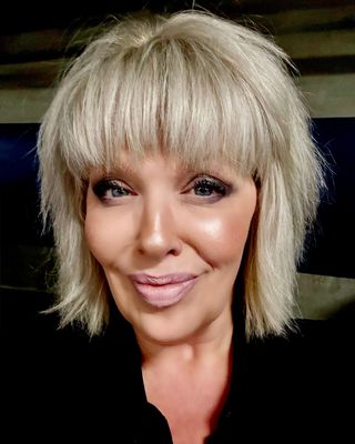 Photo of Lisa Eurich Kibbe, CCHt, MBCT-P, MCHWC, BSc