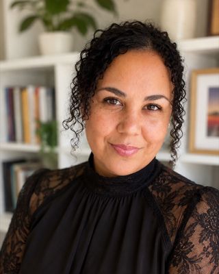 Photo of Amaris Raiana, Psychotherapist, COSRT Reg.