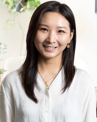 Photo of Lilin Qiu - EMDR Trauma Therapist - Lilin Qiu, Registered Psychotherapist (Qualifying), MSc, MA, BA, RYT-200