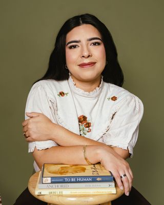 Photo of Beatriz Flores, Marriage & Family Therapist