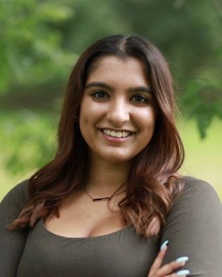 Photo of Sarra Rashid, Registered Psychotherapist (Qualifying), MEd, BA Hons
