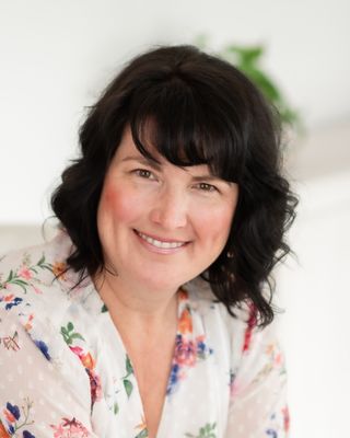 Photo of Lynn Izzard - Green Peak Therapy | Lynn Izzard, Registered Psychotherapist, RP, MACP, EMDR, SSP