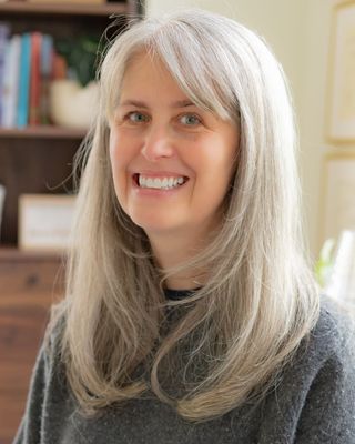 Photo of Julie Finelli, LCSW Associate, LCSWA