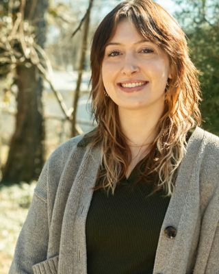 Photo of Emma Louise Graviss, Clinical Social Work/Therapist, CSW, MSW