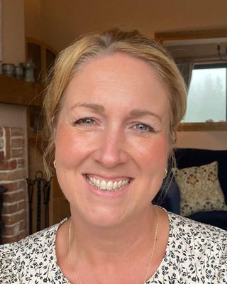 Photo of Jeni Mackay, Counsellor, MNCPS Acc.