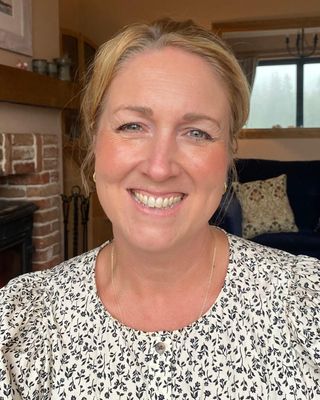 Photo of Jeni Mackay, Counsellor, MNCPS Acc.