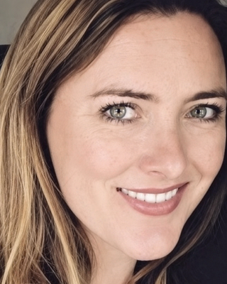 Photo of Freddie Louise Bicker, Counsellor, MBACP