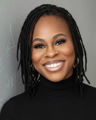 Photo of Manuëlle Idisi-Okpoko, Registered Psychotherapist (Qualifying), B.Sc, B.A, M.ACP