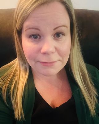 Photo of Lyndsay Robertson, Registered Social Worker, MSW, RSW