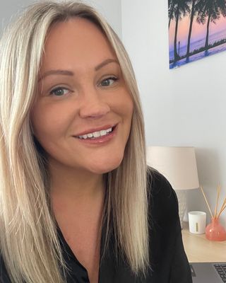 Photo of Ashley Mckeitch, Psychotherapist, MBABCP