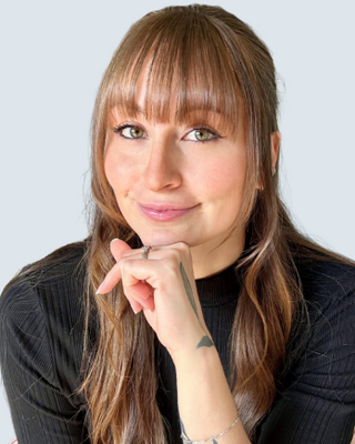 Photo of Alyssa Espinoza - Individual & Couples Therapist / Alyssa Espinoza, Registered Psychotherapist (Qualifying), RP, BEd, MACP