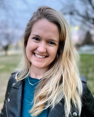 Photo of Hillary Roseti, Marriage & Family Therapist, MS, LMFT