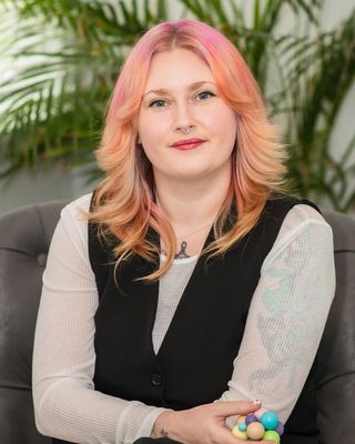 Photo of Jenna Stoodley, Psychotherapist, MBACP