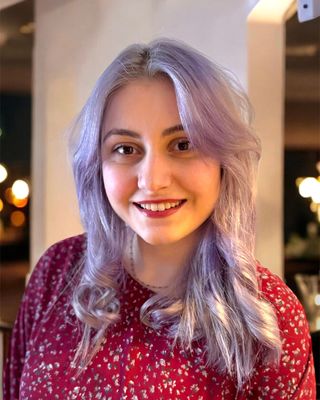 Photo of Vera Ozgur, Registered Psychotherapist (Qualifying), BA, MA