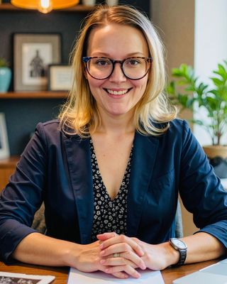 Photo of Lindsay Caldiero, Clinical Social Work/Therapist, LCSW, MS