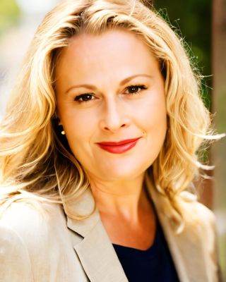 Photo of Eleni Kapetanios, Registered Psychotherapist (Qualifying), MACP