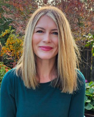 Photo of Dr Jessica McCarrick, Psychologist, DCounsPsych, HCPC - Couns. Psych.