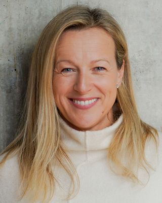 Photo of Victoria Simpson, Counsellor, MSc, MBACP