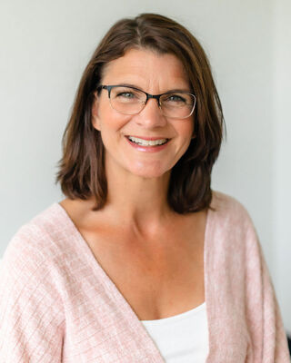 Photo of Kelley Kuchinov, Art Therapist in 20190, VA