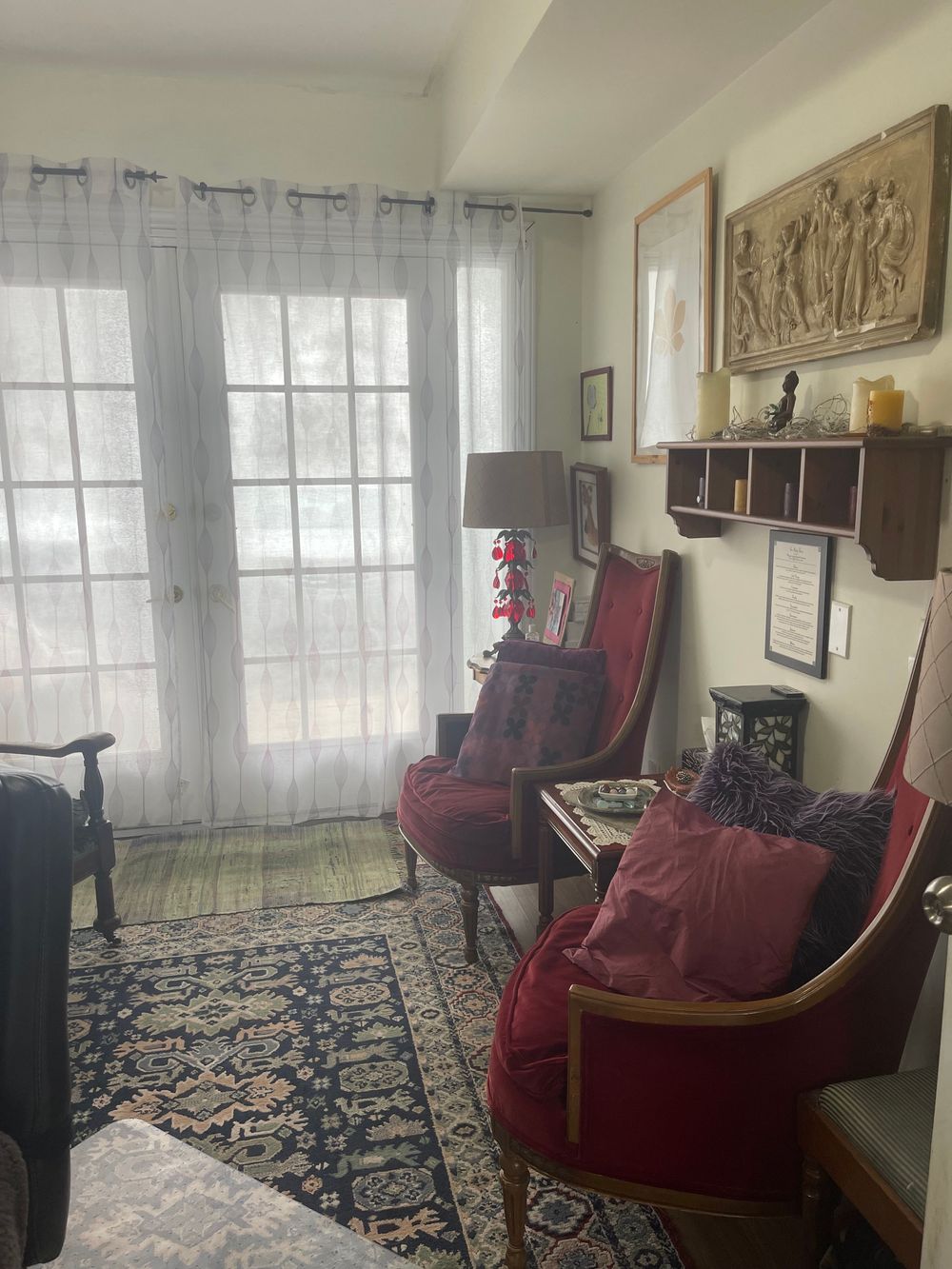 Comfortable and private psychotherapy/therapy office setting in Newmarket