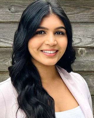 Photo of Rhea Kallar, Counsellor, MACP, RCC