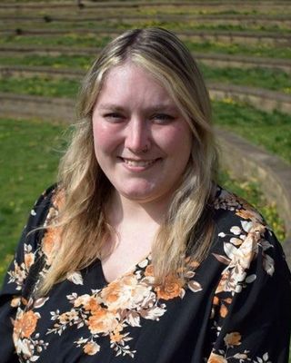 Photo of Nikki Giesel, Clinical Social Work/Therapist, MSW, LSW, LICDC