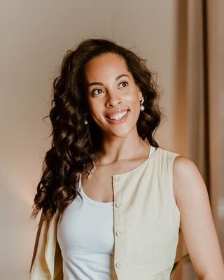 Photo of Aryana Abbas, Marriage & Family Therapist, MS, LMFT