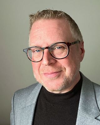 Photo of Dan Harwood-Stamper, Psychotherapist, MBACP