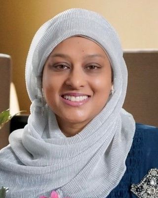 Photo of Hina Islam, CCC, CYC, MA, Registered Psychotherapist (Qualifying)