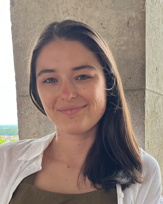 Photo of Erin Flora, Clinical Social Work/Therapist, LISW
