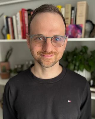 Photo of Aaron Stern, Registered Psychotherapist, dipTIRP