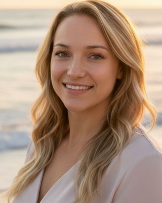 Photo of Erica Winter, Psychiatric Nurse Practitioner, MSN, APRN, PMHNPBC