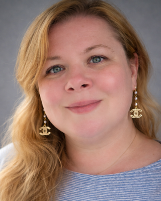 Photo of Dr. Julia Harrison, Clinical Social Work/Therapist, DSW, LCSWIA