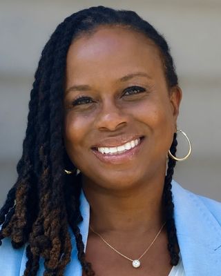 Photo of Dionne Davis, Clinical Social Work/Therapist, LCSWA