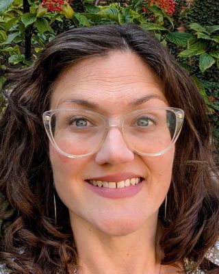 Photo of Erin Collier, Psychiatric Nurse Practitioner, PMHNP, RN, LMT