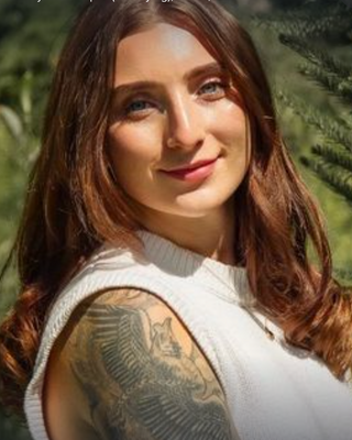 Photo of Amanda Elston, Registered Psychotherapist (Qualifying), MACP, RP(Q), EMDR