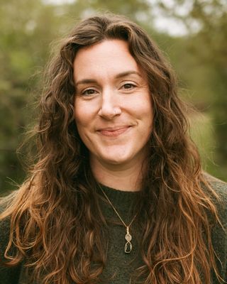 Photo of Emily Soen, Clinical Social Work/Therapist, MSW, LSWAIC