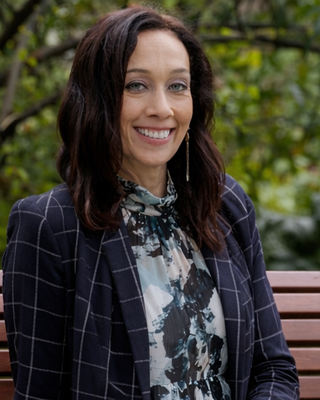 Photo of Dr Fernanda Barros, Psychologist, PsychD, PsyBA General