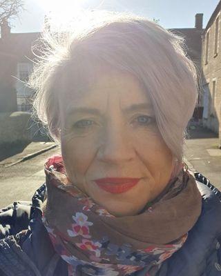 Photo of Ella Goelitz, Psychotherapist, MA, UKCP Trainee