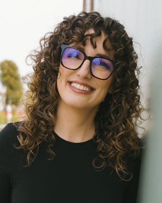 Photo of Andrea Archambault - Andrea Archambault | Anxiety + Couples Therapist, Marriage & Family Therapist Associate, LMFTA, MA, INHC