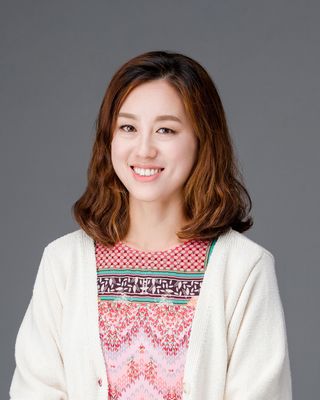 Photo of Youmi Kim, Clinical Social Work/Therapist, LCSW, CAADC